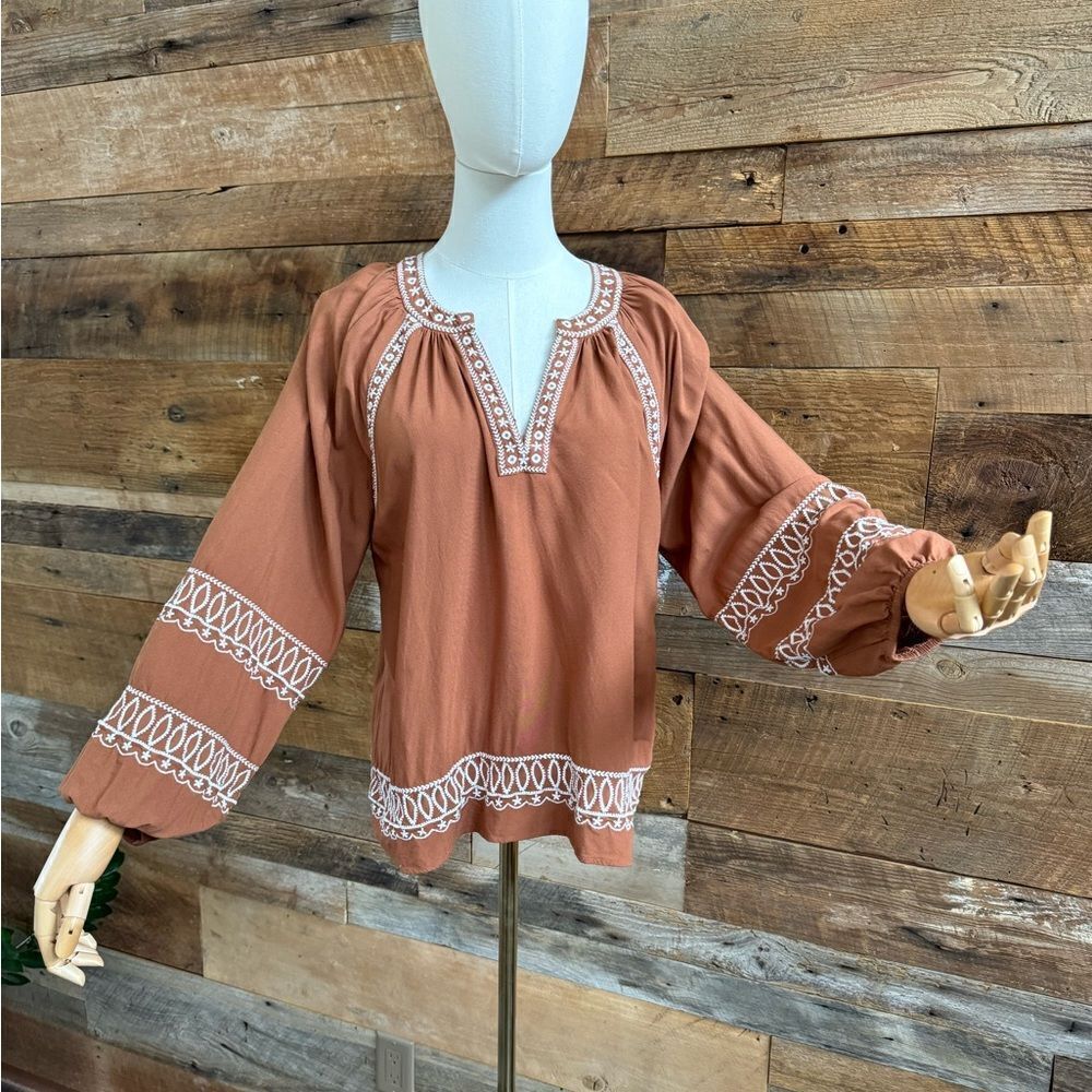 BELLDINI caramel color with off white scalloped trim 
Embroidered Peasant Top Lg